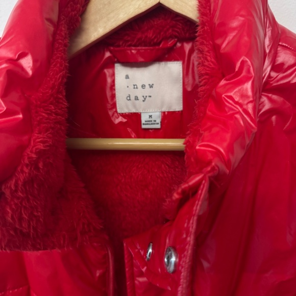 Bright Red Puffer Vest - Size Medium - Picture 2 of 3